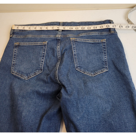 NWT Gap Maternity Jeans Blue Denim Straight Leg Whiskers Women's Size 30/10R - Picture 3 of 12